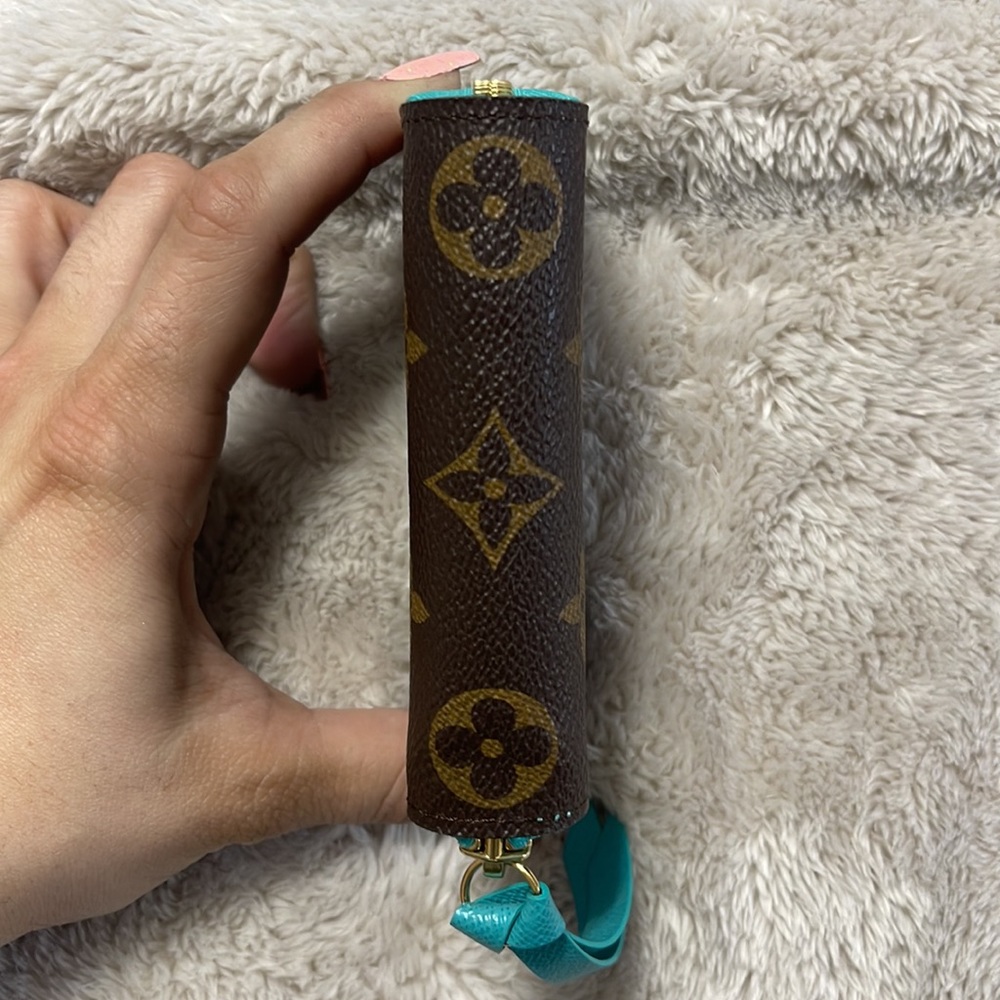 🤎💙 Louis Vuitton Turquoise Monogram Multicartes💙🤎 - Picture 3 of 12